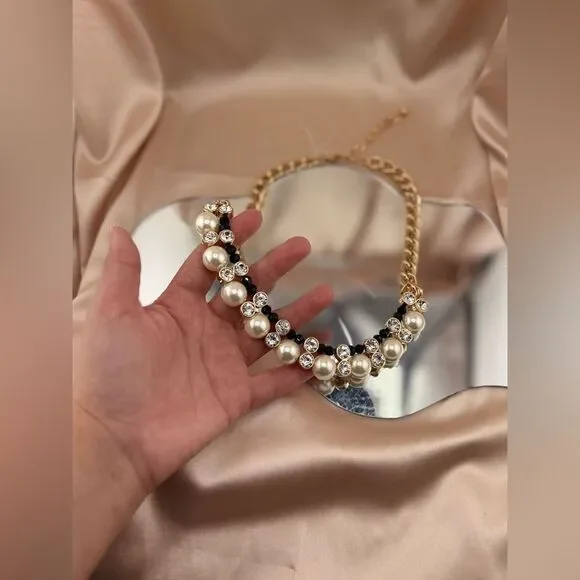 Elegant Gold and Pearl Necklace - Picture 8 of 8